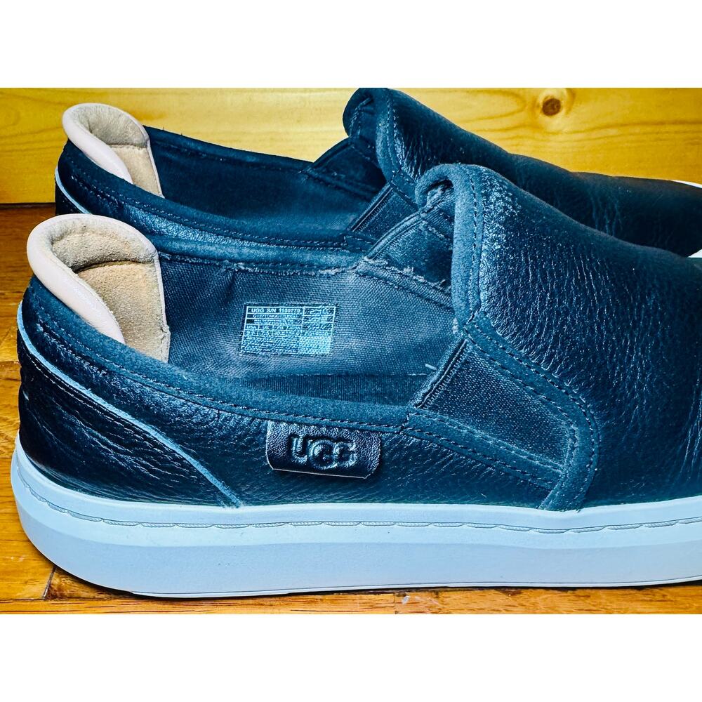 UGG Men’s Slip-On Sneakers Loafers Navy Blue – Size 9.5 – Pre-Owned - Picture 3 of 6